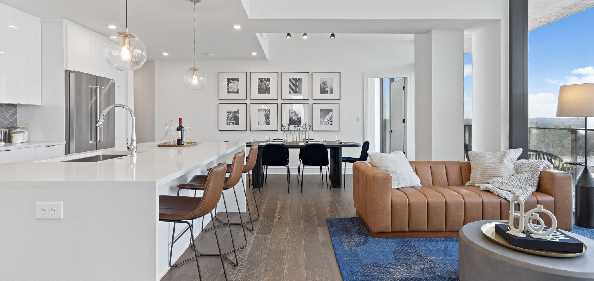 Kitchen With Luxurious Setting Arrangement